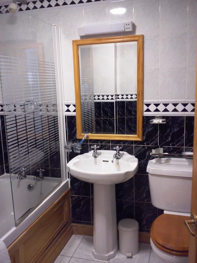 Отель Imperial Hotel Lodge Лисдунварна-25